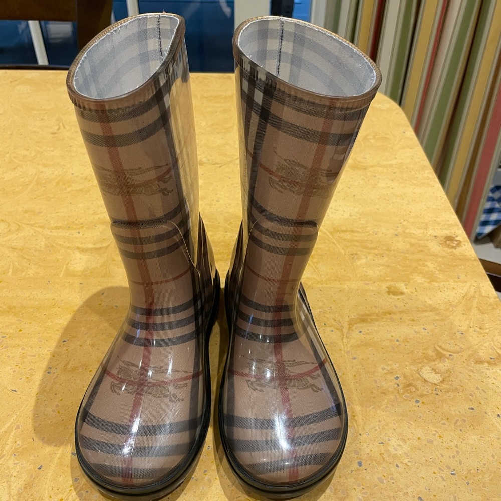 Burberry kids boots. Size 33/34 (2-3).